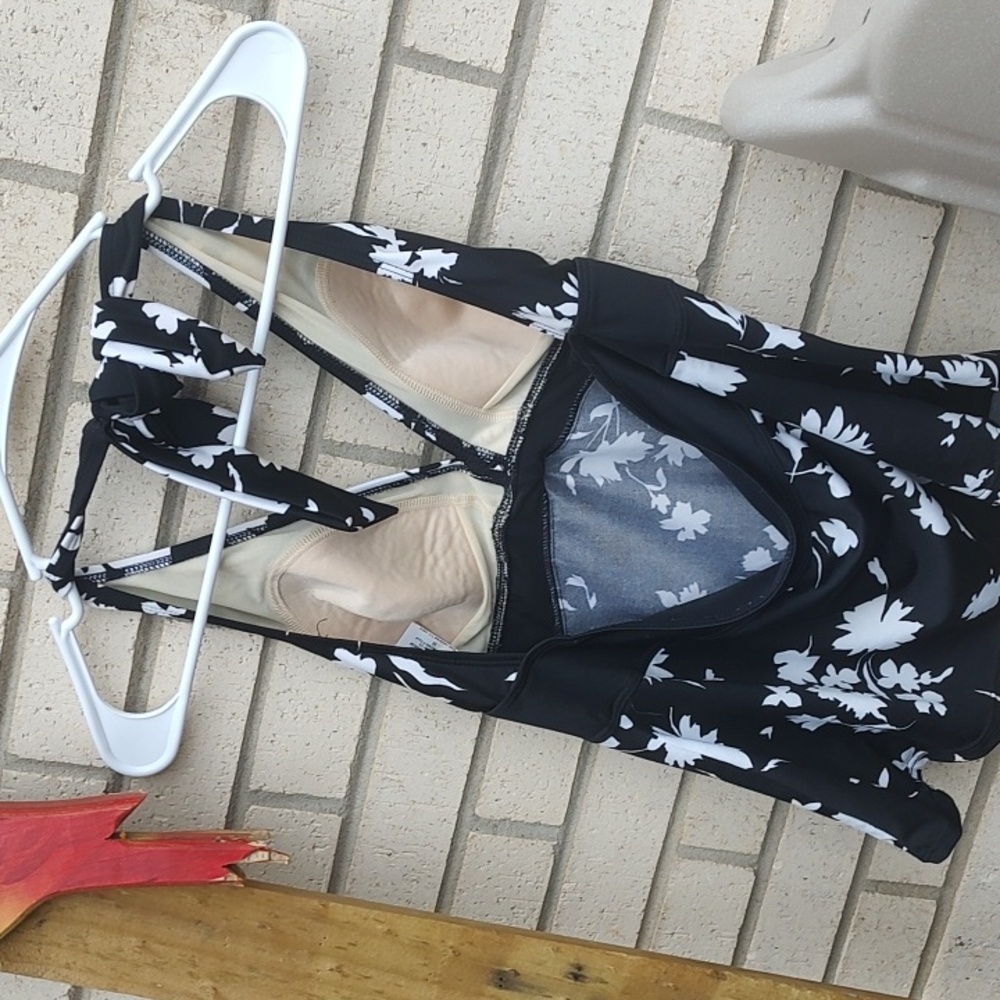 Swimsuit Top** - Picture 8 of 10